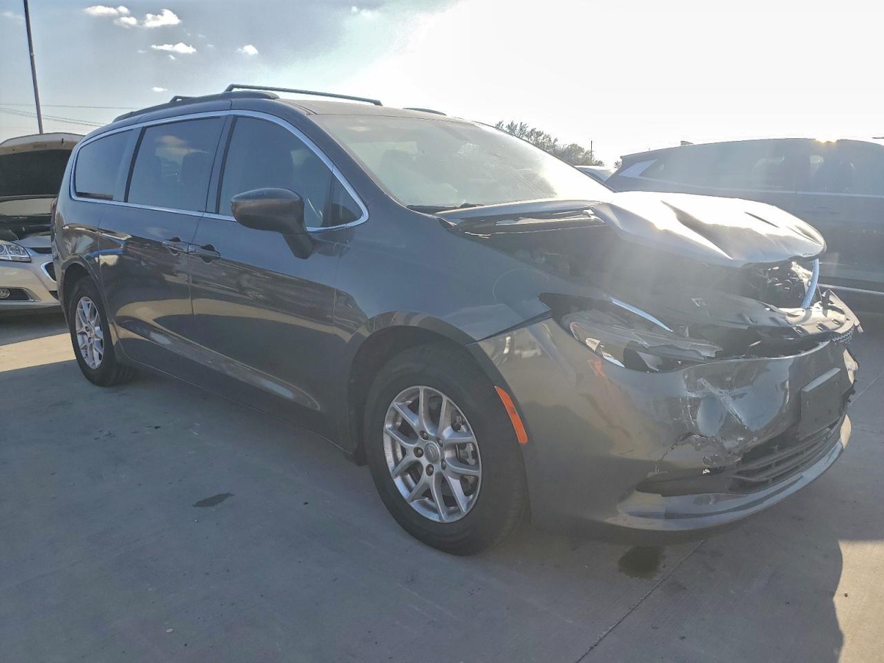 2020 Chrysler Voyager Lxi - Фото 4