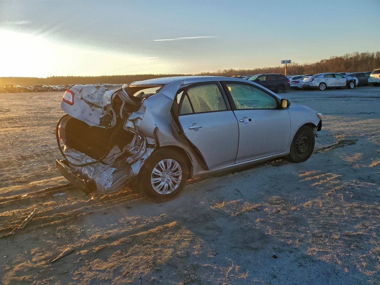 2011 Toyota Corolla Base - Фото 3