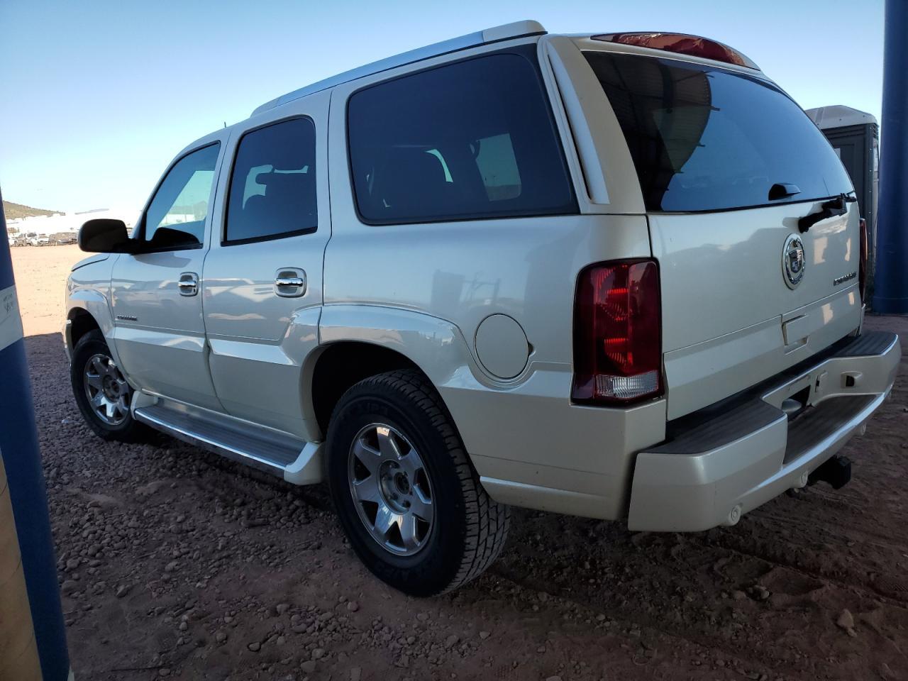 2005 Cadillac Escalade Luxury - Image 2