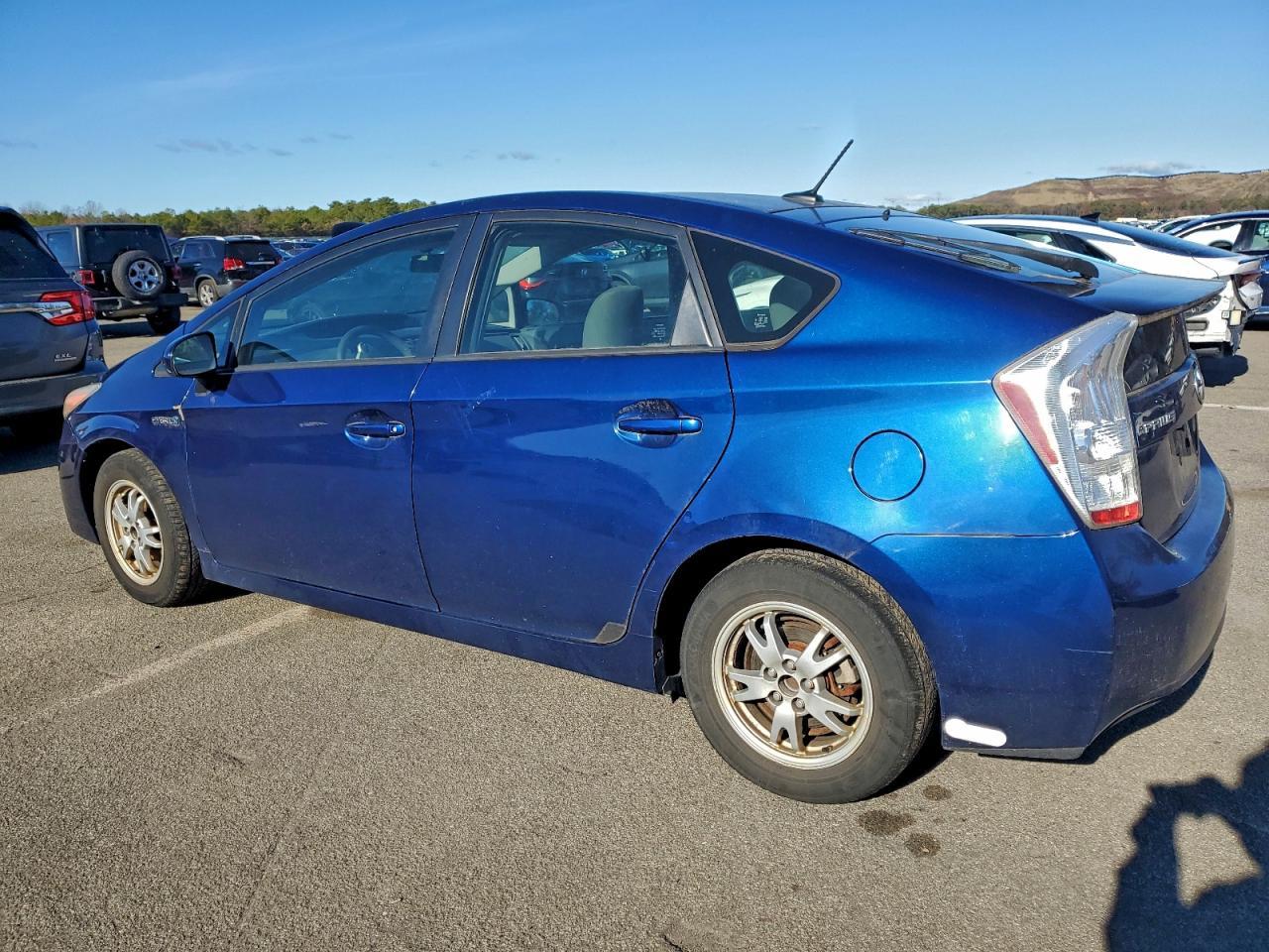 2011 Toyota Prius - Image 2
