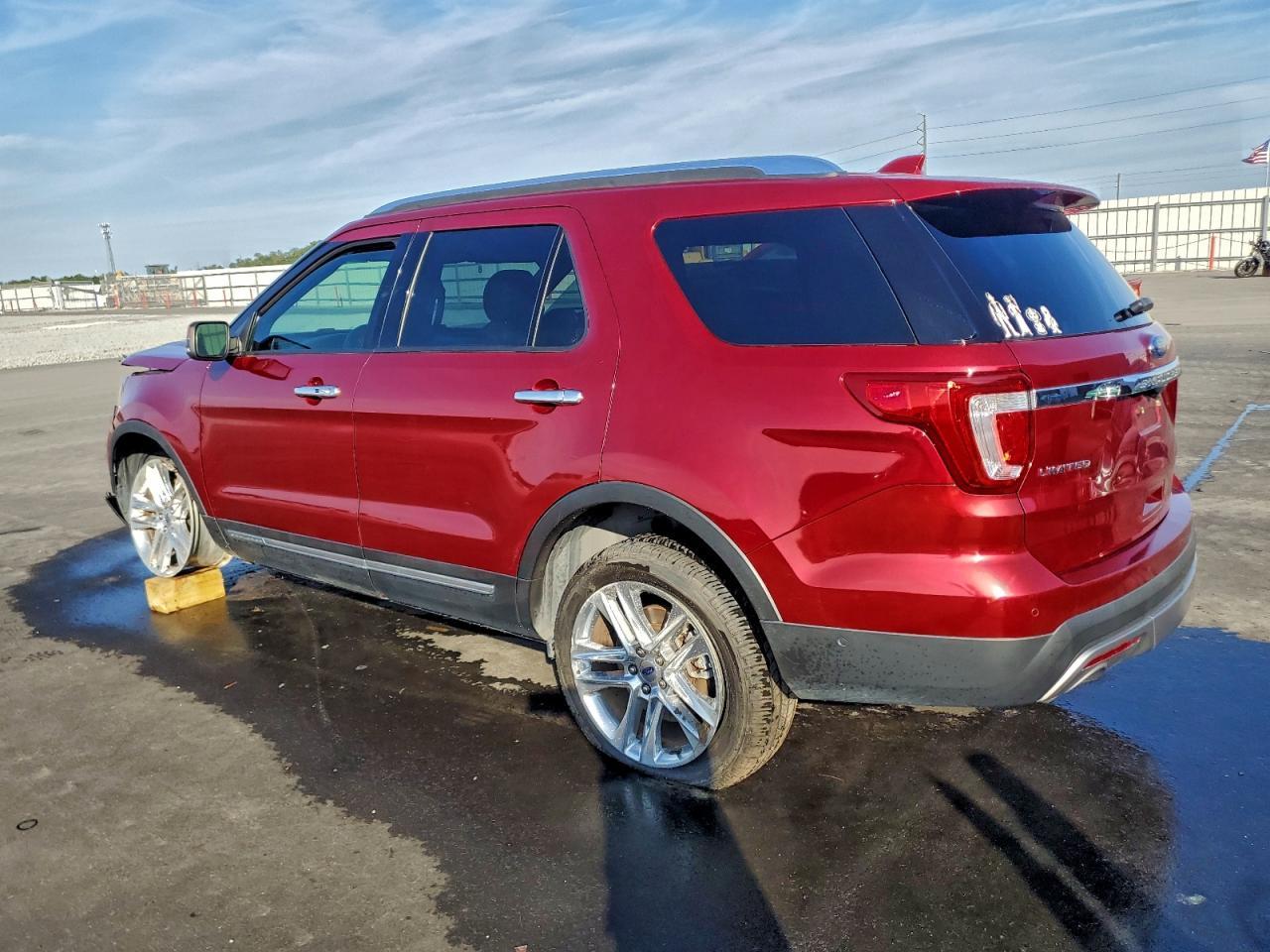 2017 Ford Explorer Limited - Image 2