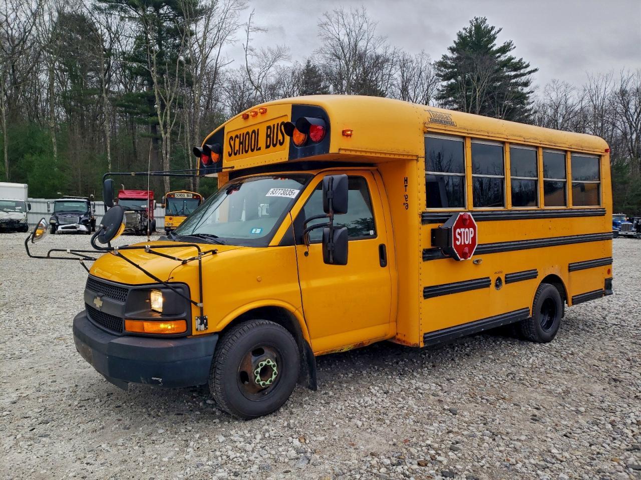 2012 Chevrolet Express School Bus - Фото 2