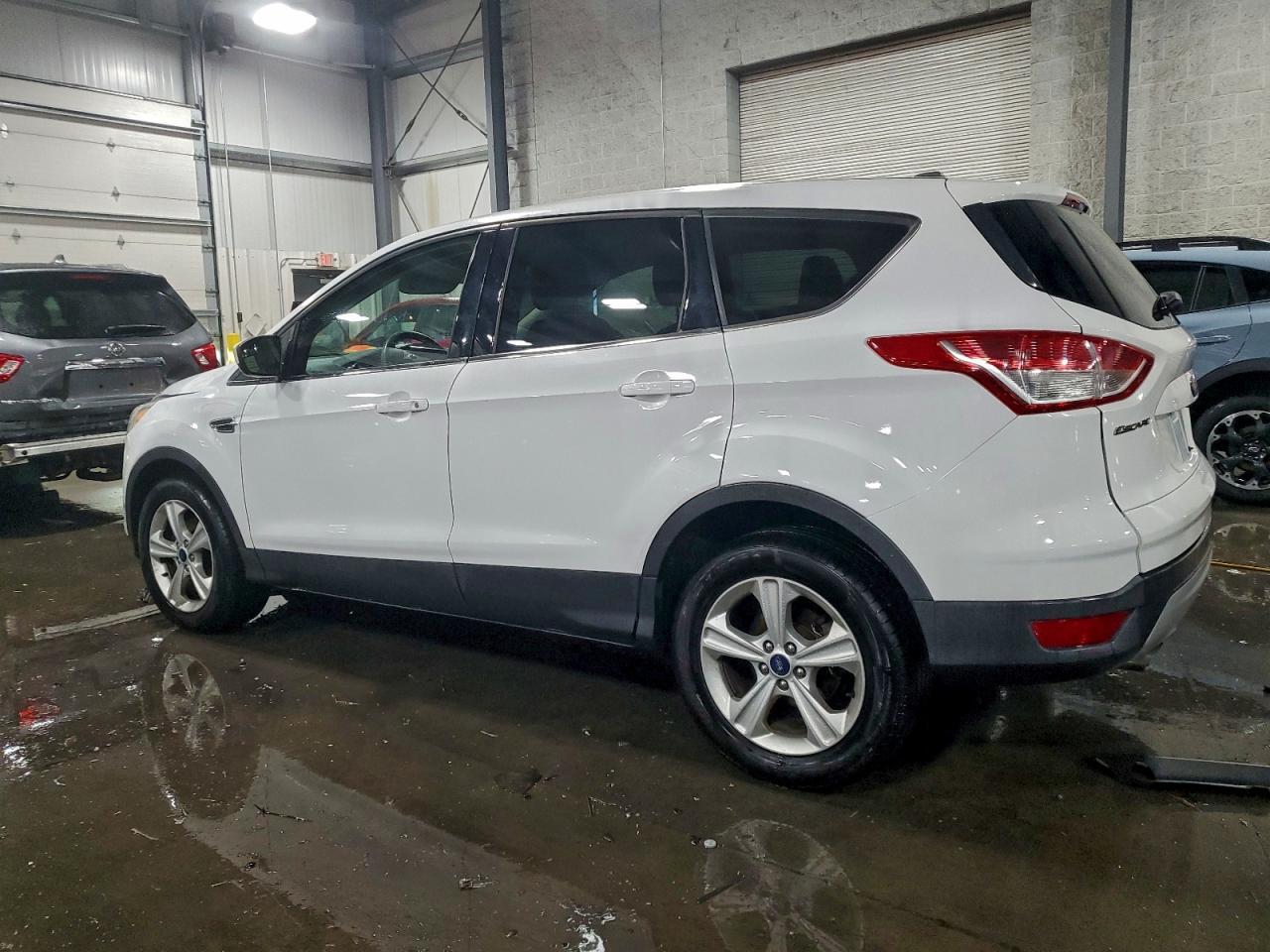 2016 Ford Escape Se - Фото 2