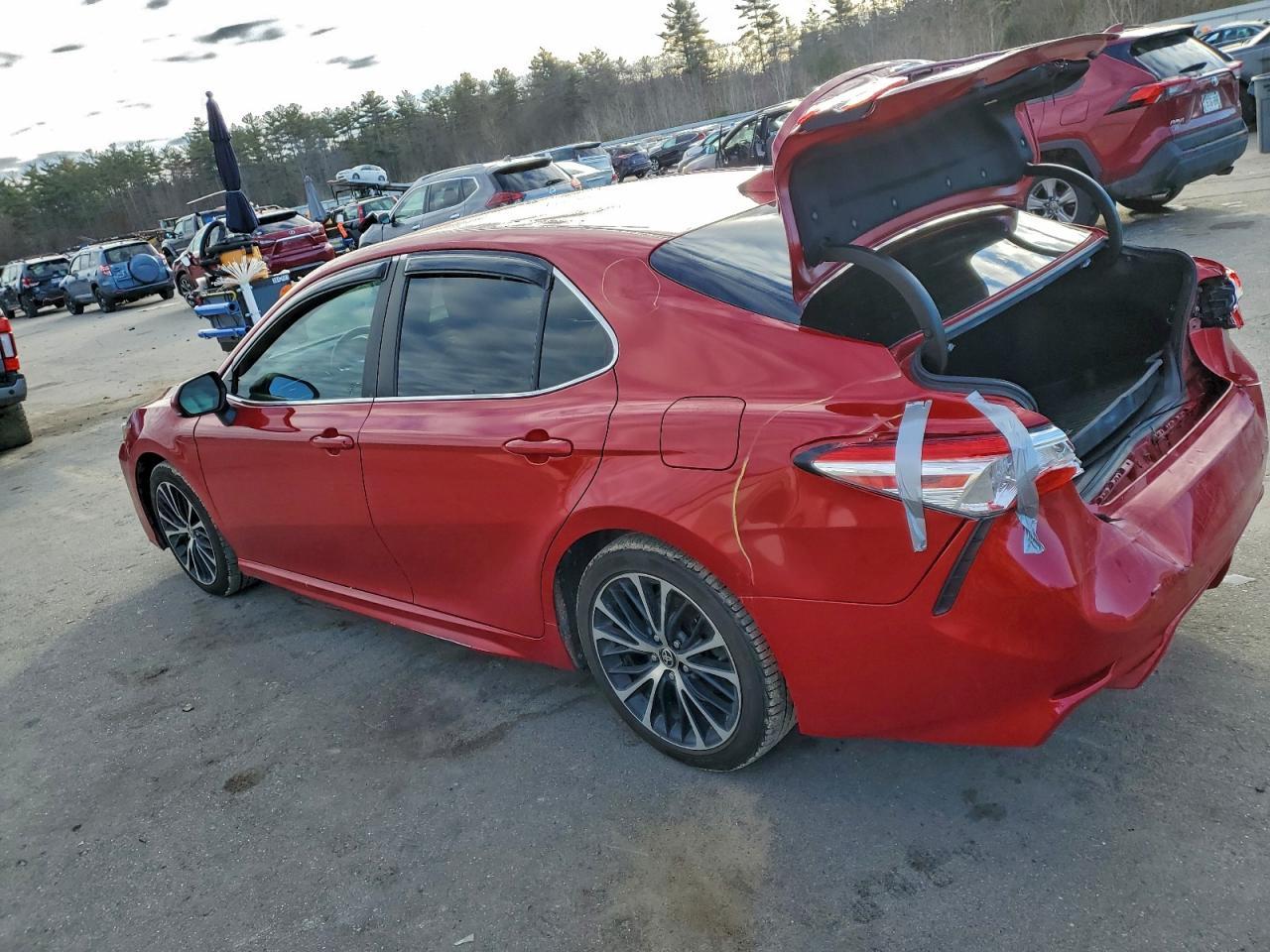 2020 Toyota Camry Se - Фото 2
