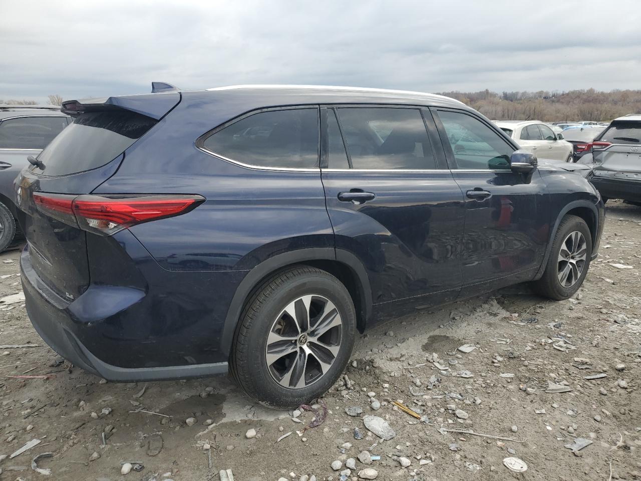 2021 Toyota Highlander Xle - Фото 3