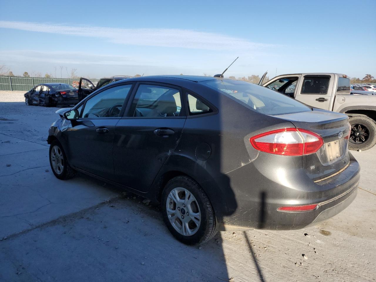 2016 Ford Fiesta Se - Фото 2