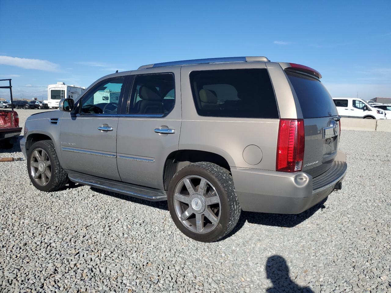 2007 Cadillac Escalade Luxury - Image 2