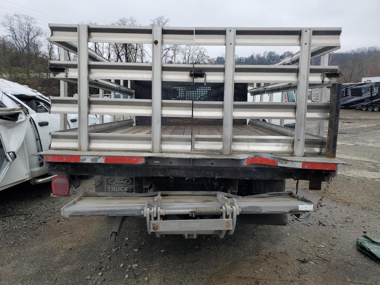 2019 Ford F550 Super Duty Flatbed Truck - Фото 6