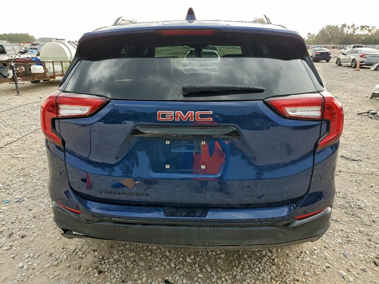 2023 GMC Terrain Sle - Image 6