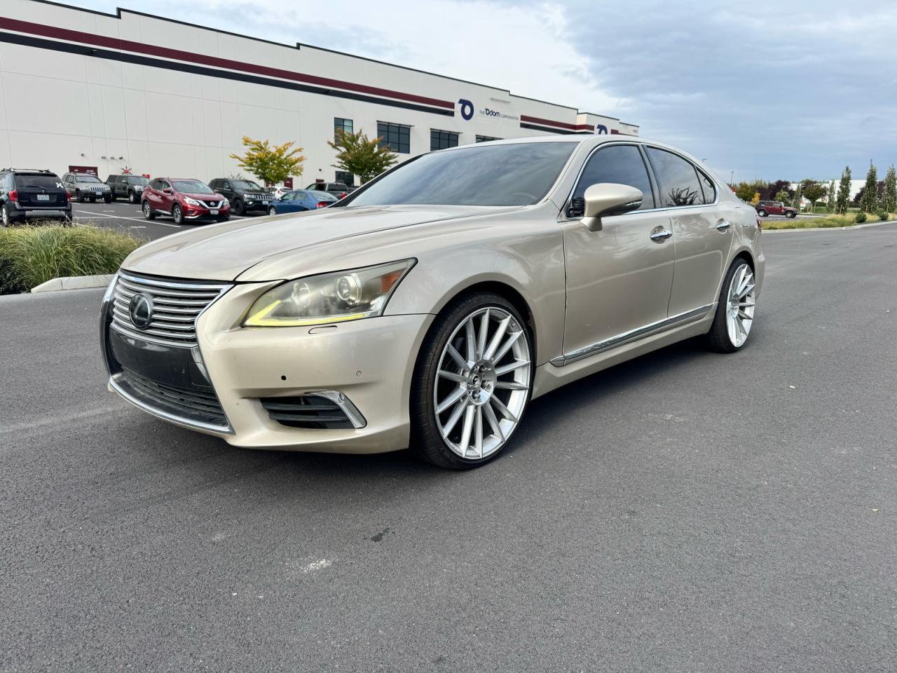 2017 Lexus Ls 460 - Image 2