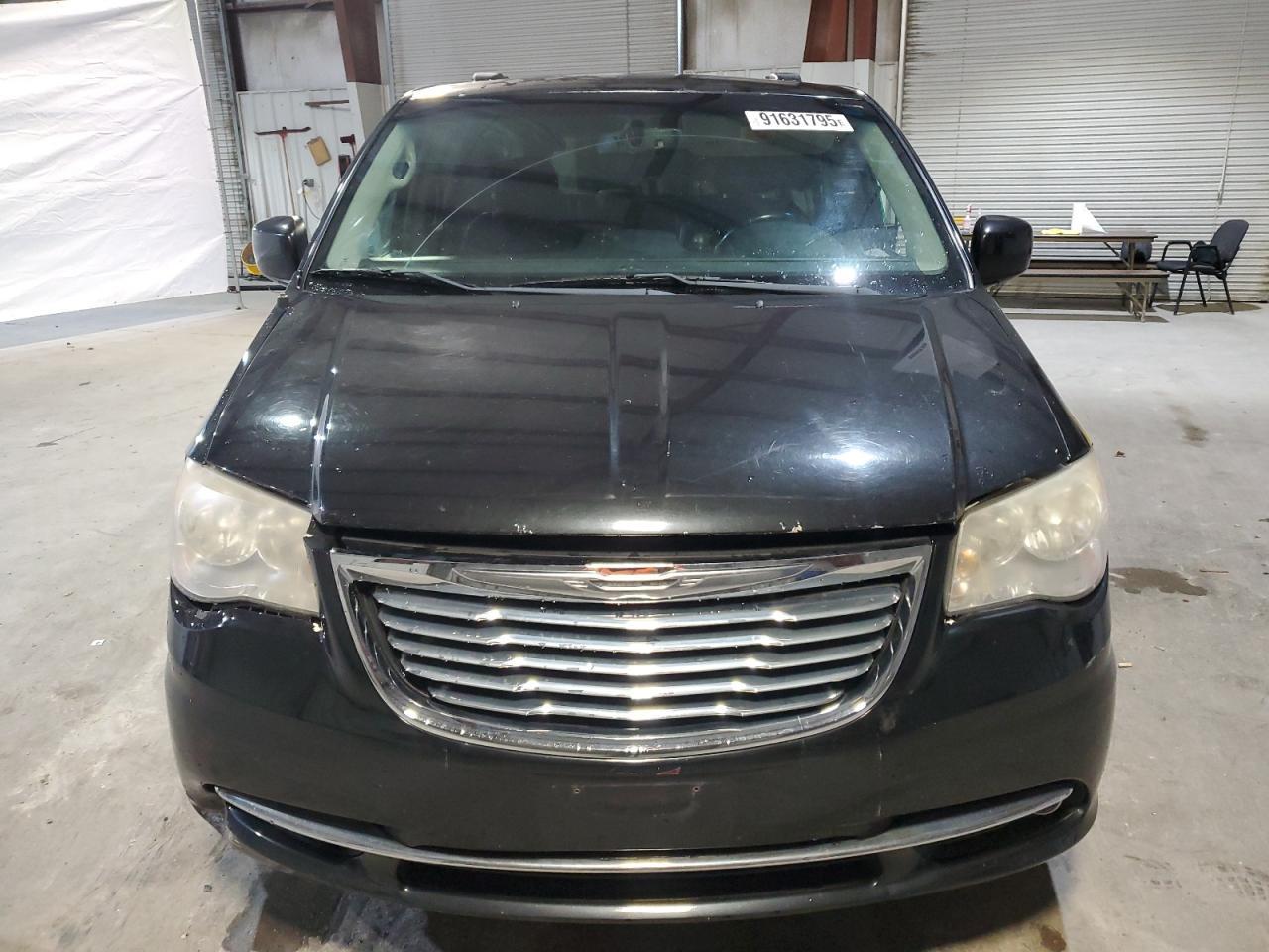 2013 Chrysler Town & Country Touring - Фото 5