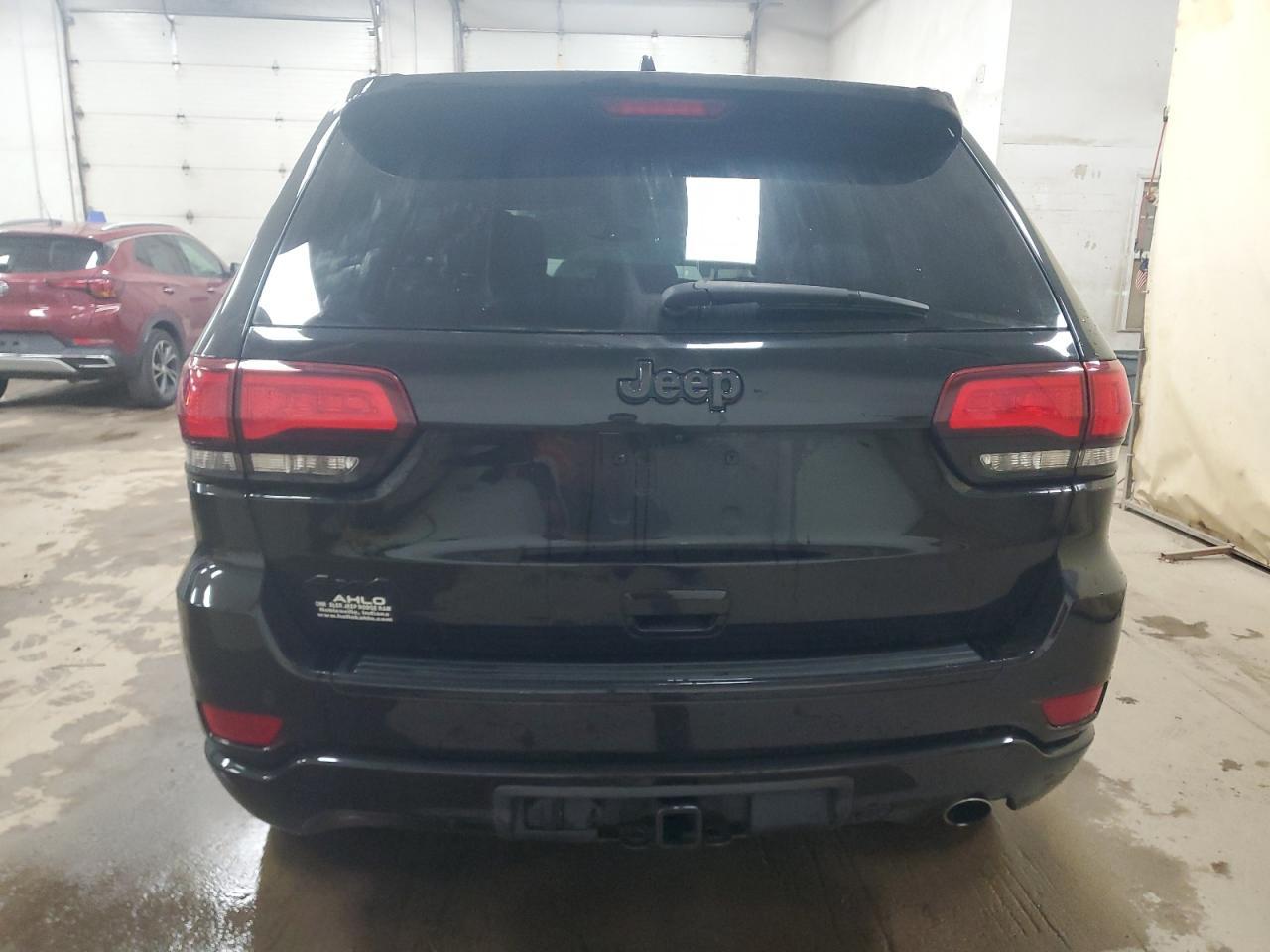 2017 Jeep Grand Cherokee Laredo - Image 6