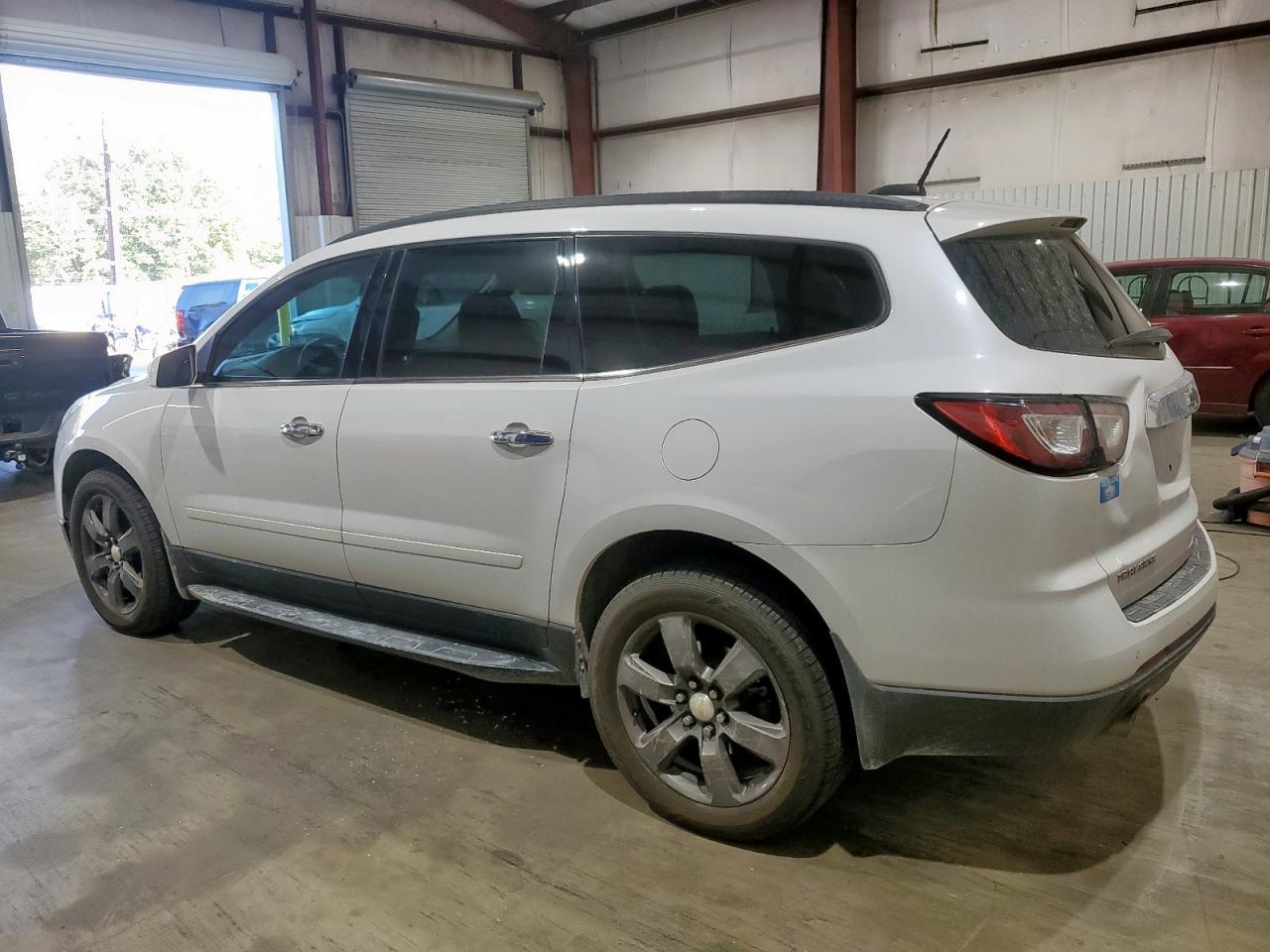 2017 Chevrolet Traverse Lt - Image 2