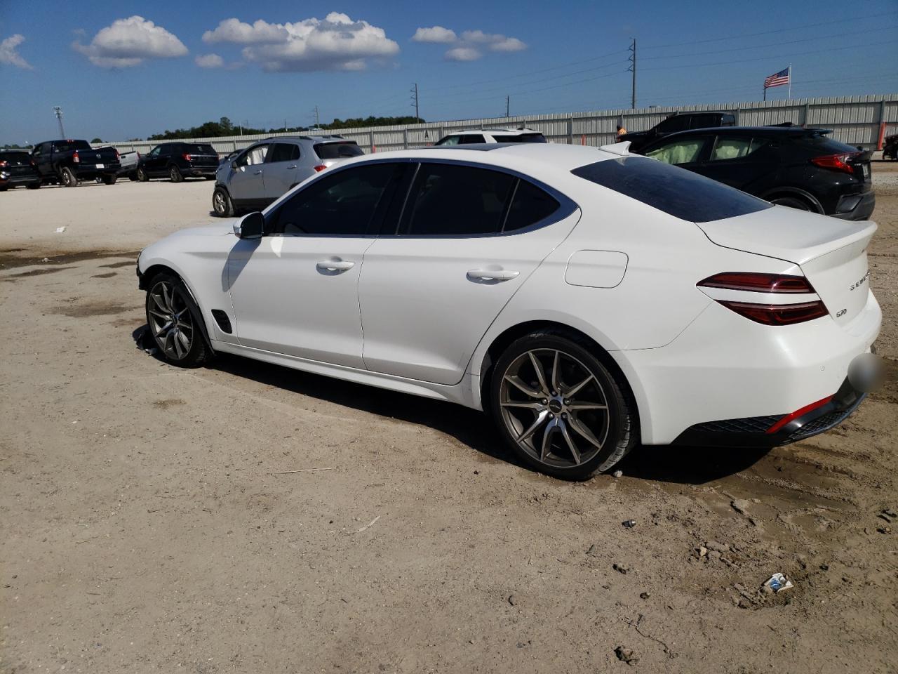 2022 Genesis G70 2.0T - Фото 2