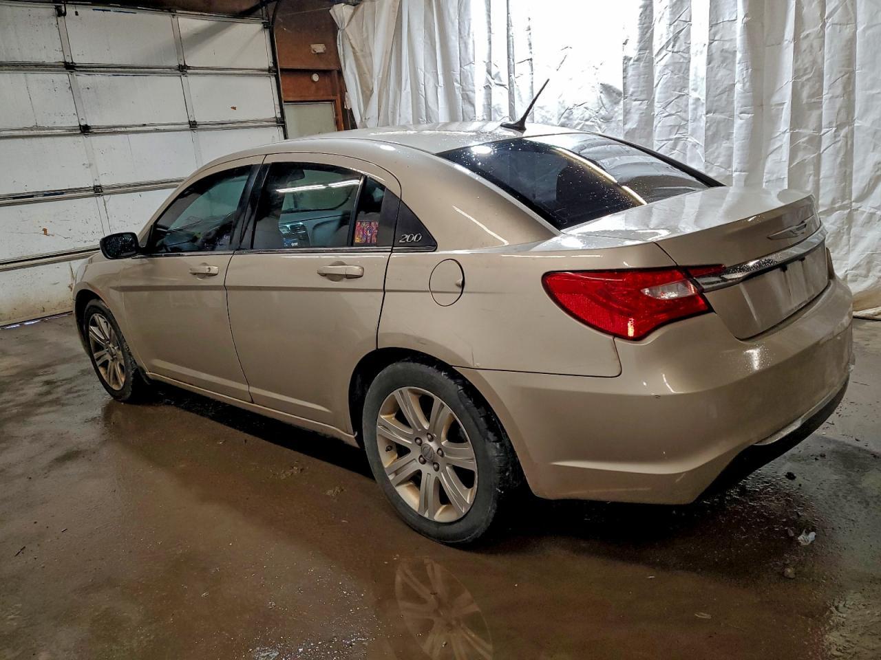 2013 Chrysler 200 Touring - Image 2