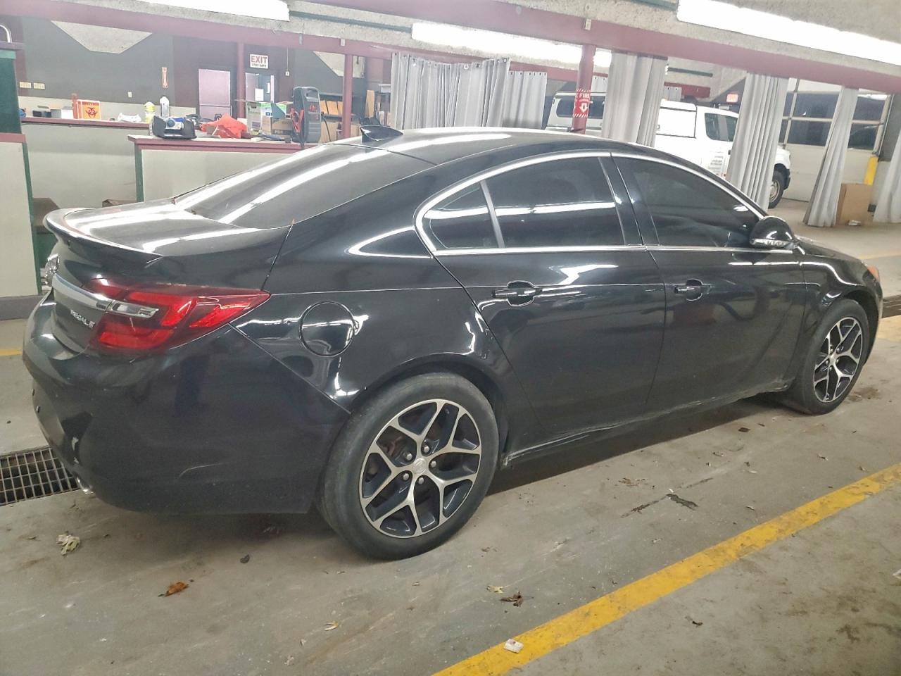 2017 Buick Regal Sport Touring - Фото 3