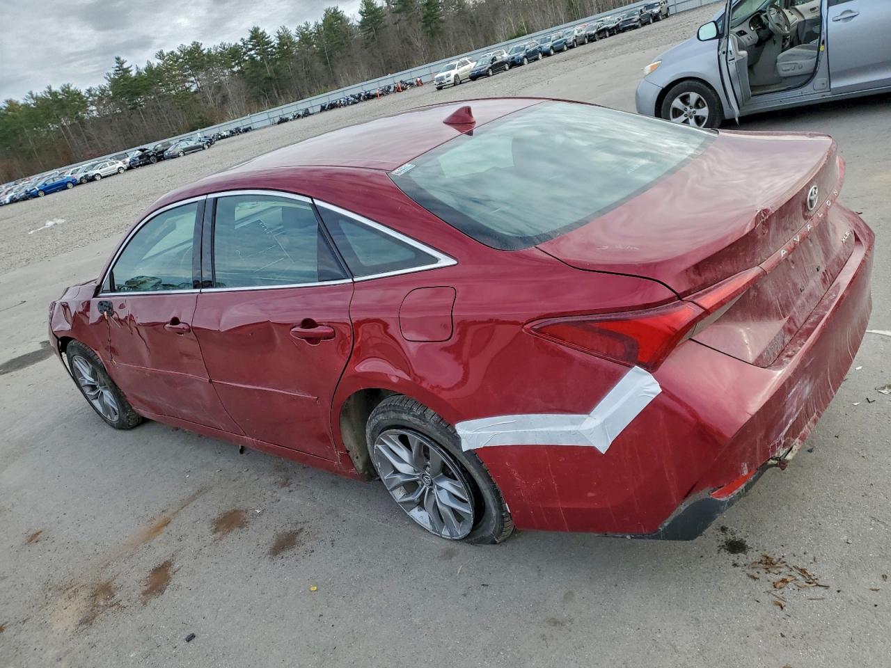 2019 Toyota Avalon Xle - Image 2