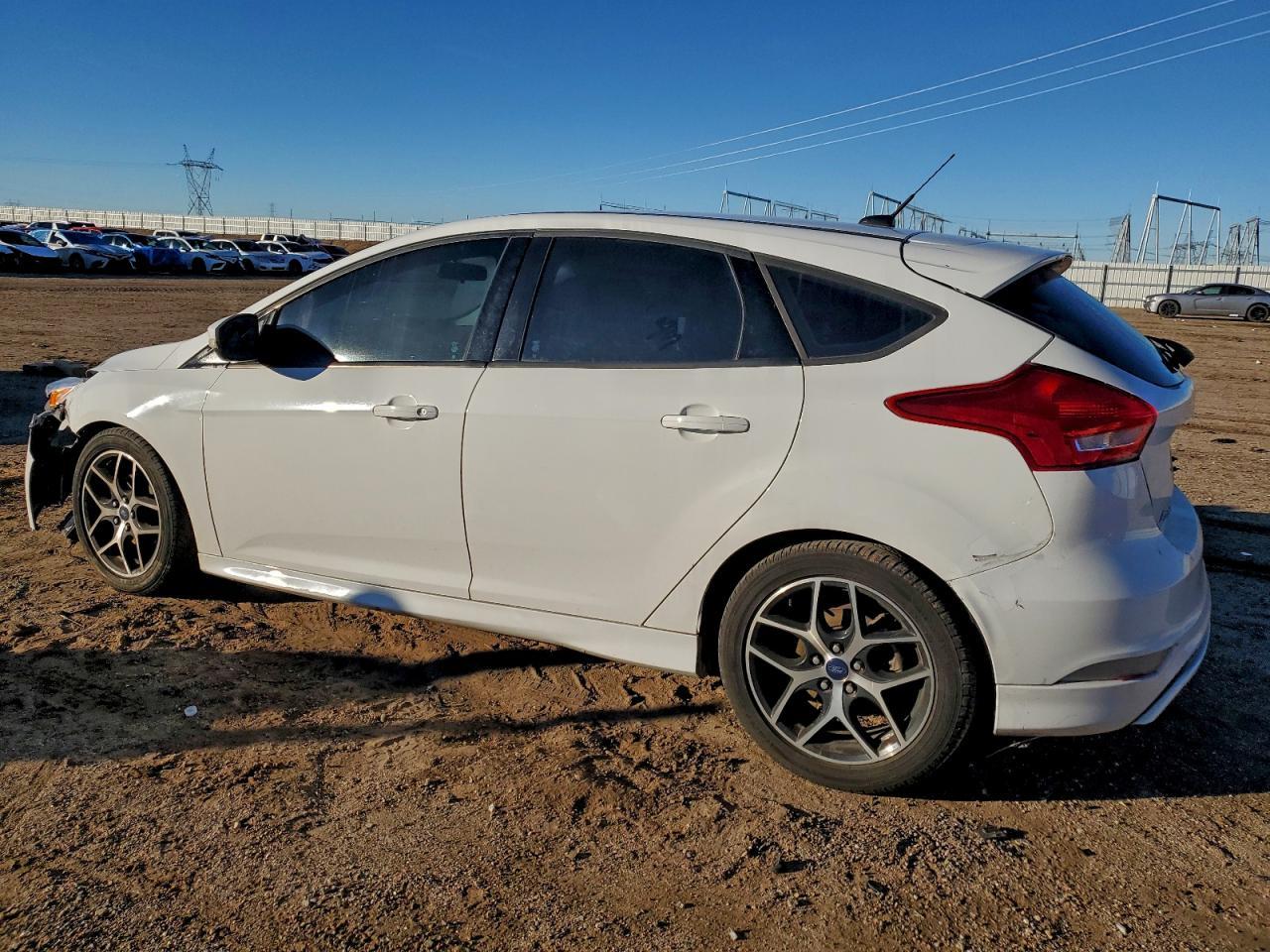 2016 Ford Focus Se - Image 2