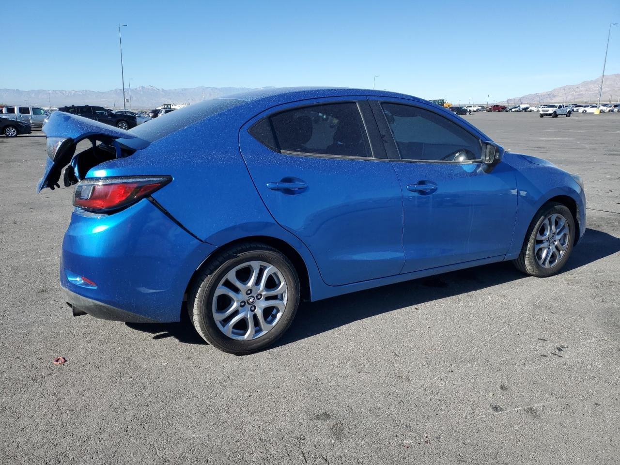 2017 Toyota Yaris Ia - Фото 3