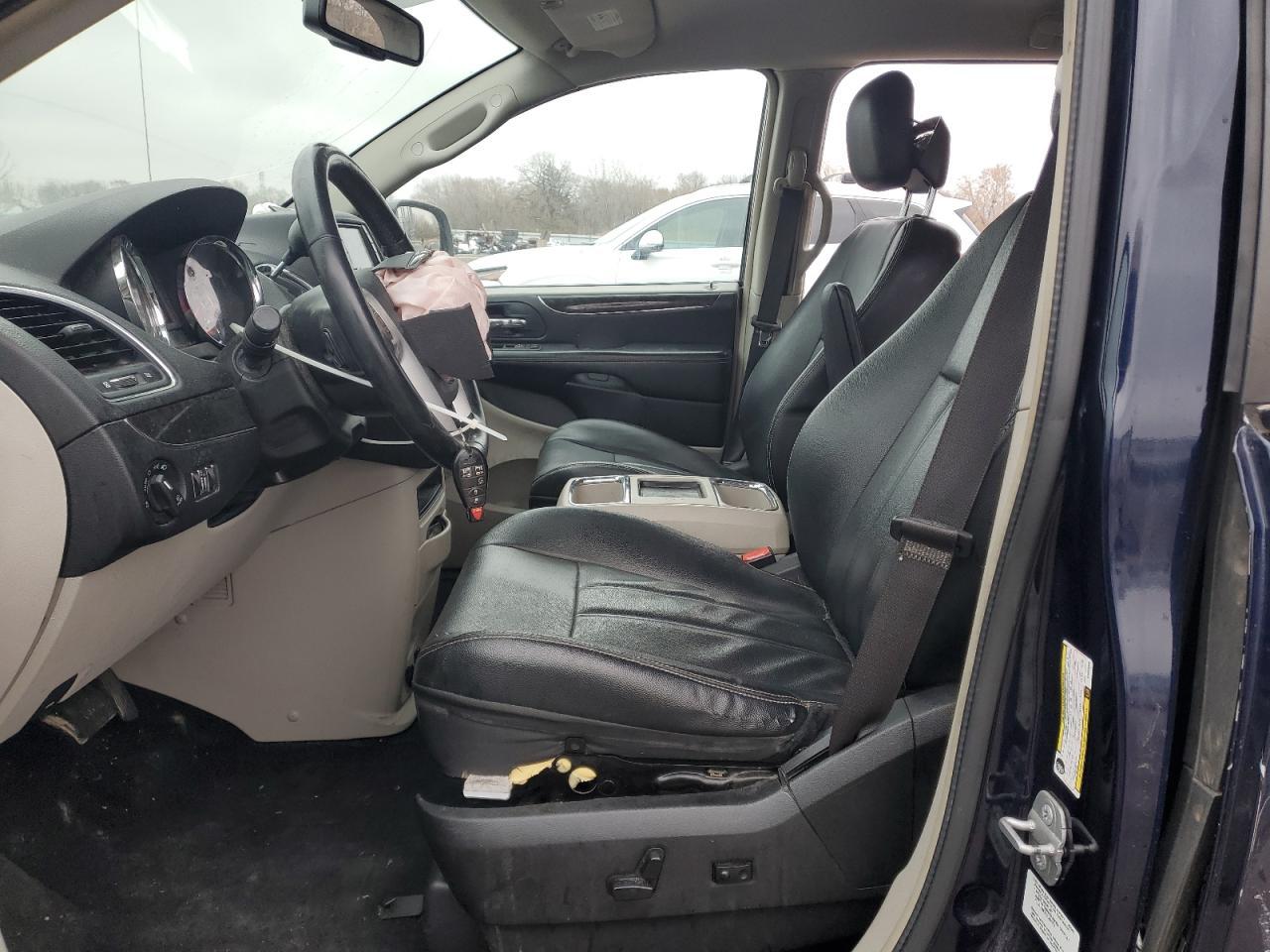 2014 Chrysler Town & Country Touring - Фото 7