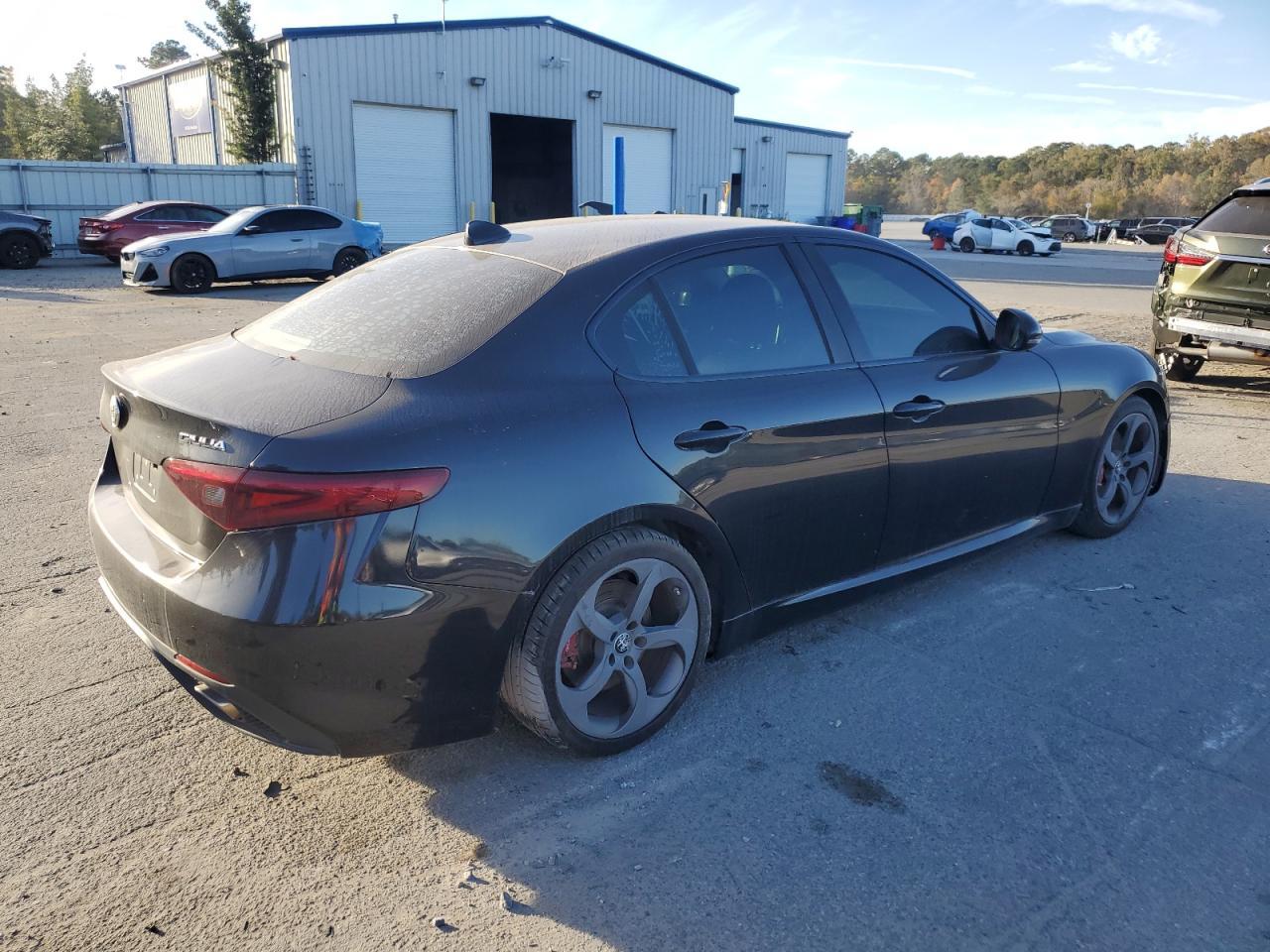 2017 Alfa Romeo Giulia - Фото 3
