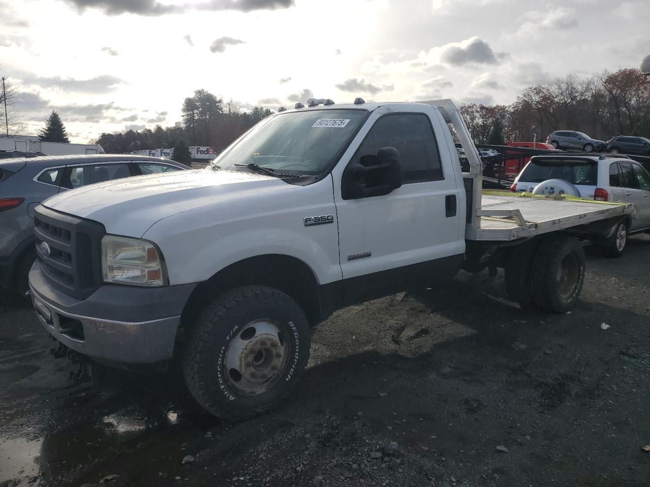 2005 Ford F350 Super Duty Flatbed Truck