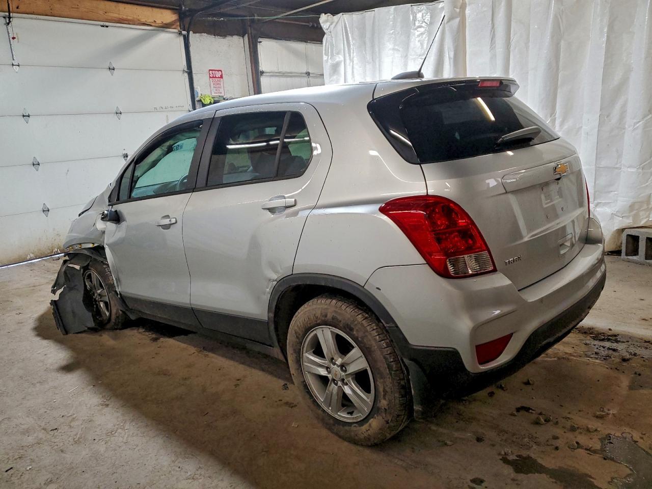 2021 Chevrolet Trax Ls - Image 2