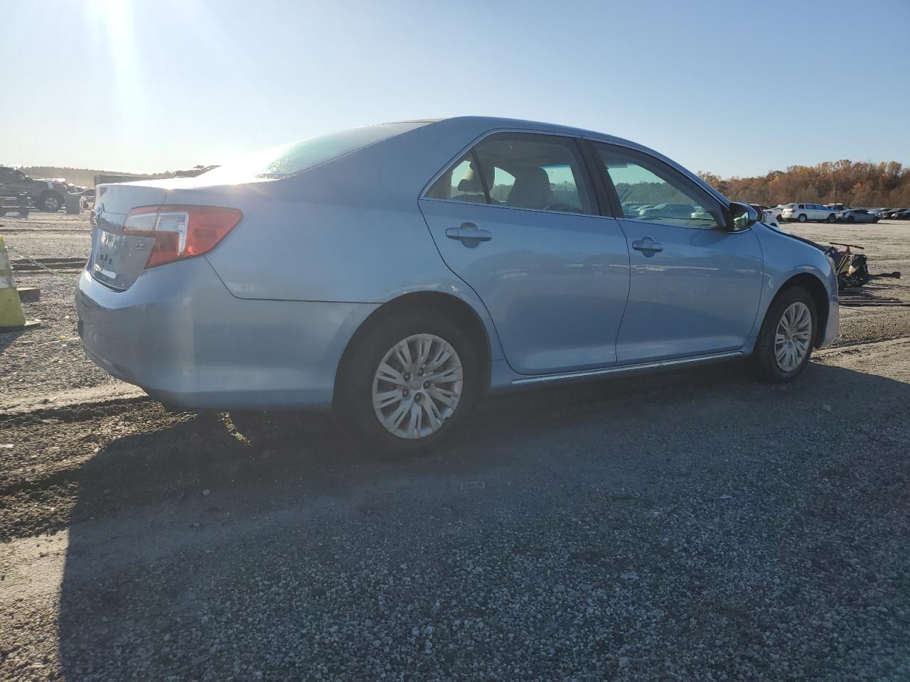 2012 Toyota Camry Le - Фото 3