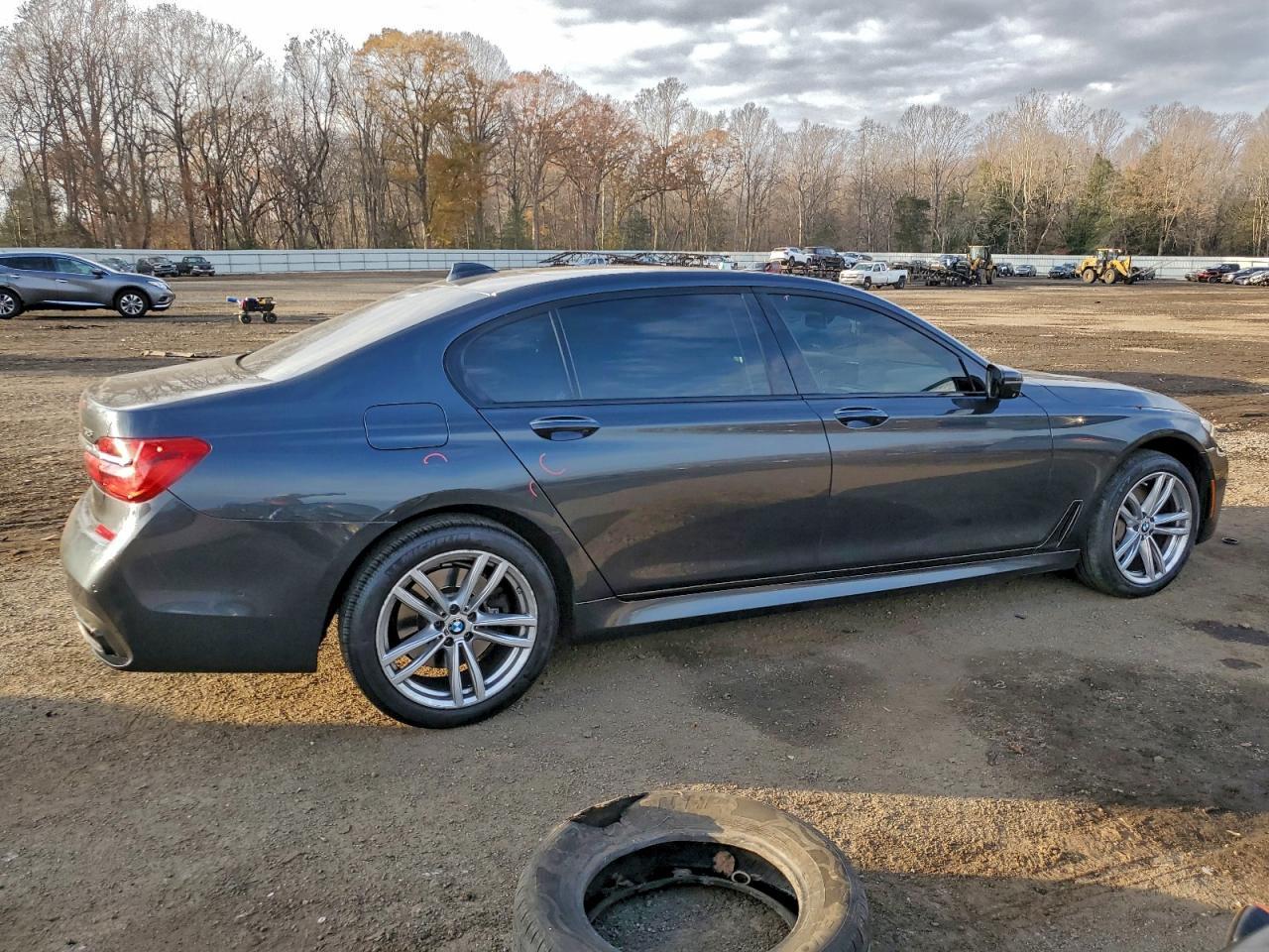 2018 BMW 750 Xi - Фото 3