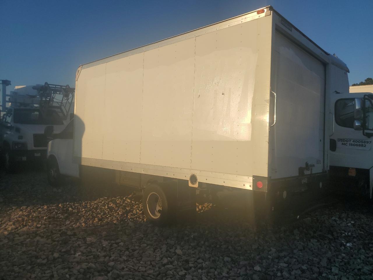 2014 GMC Savana Cutaway G3500 - Фото 2