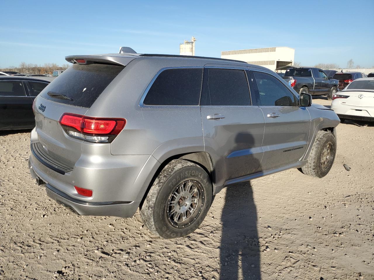 2015 Jeep Grand Cherokee Overland - Image 3