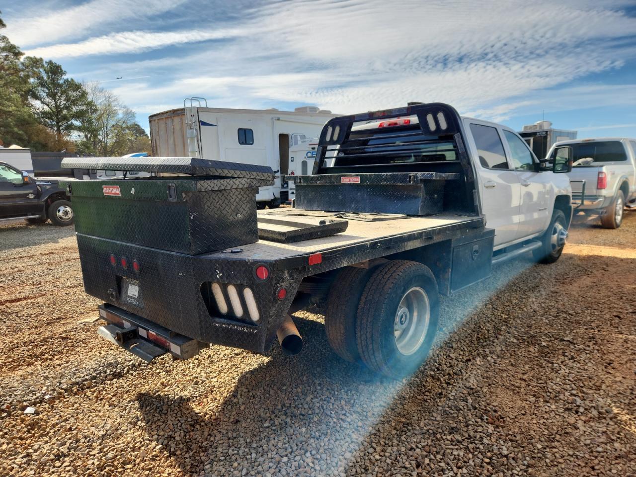2015 Chevrolet Silverado Flatbed Truck - Фото 3