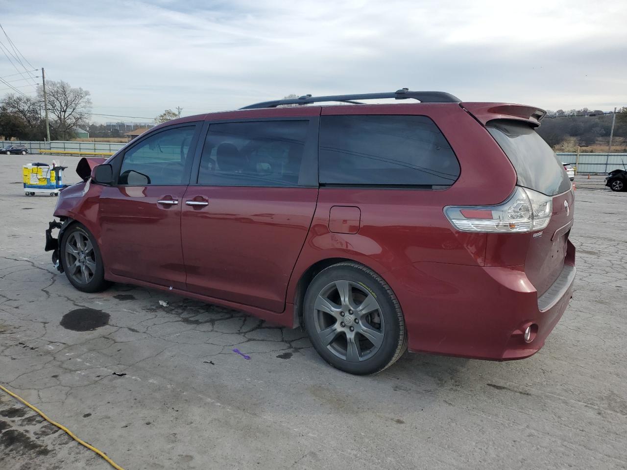 2017 Toyota Sienna Se - Фото 2