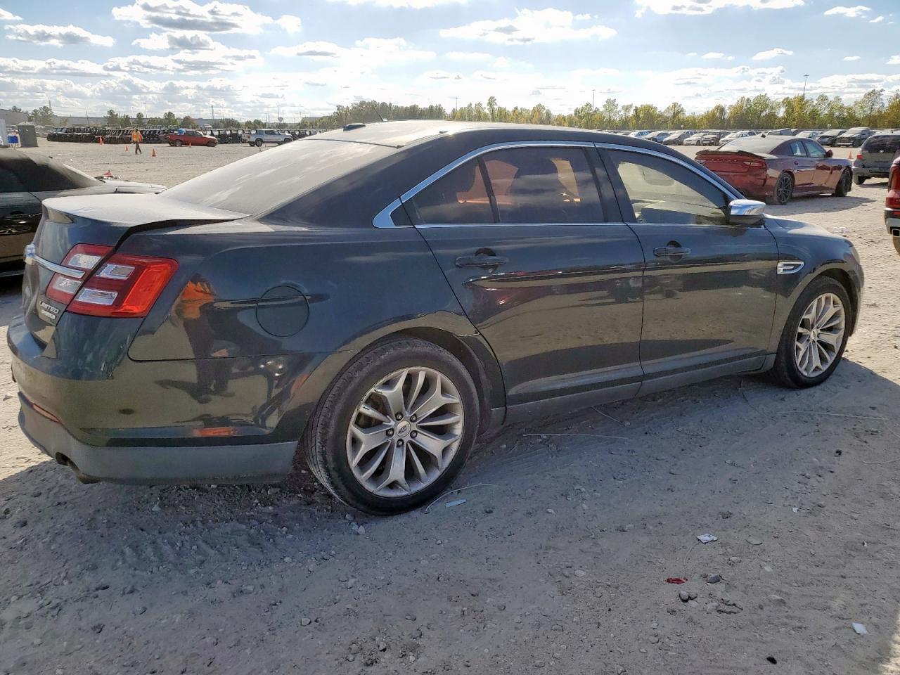 2015 Ford Taurus Limited - Фото 3