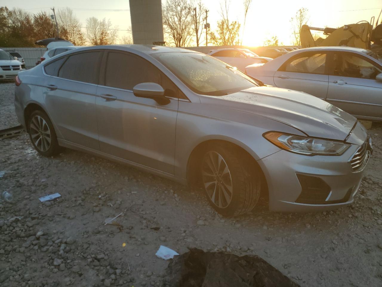 2020 Ford Fusion Se - Image 4