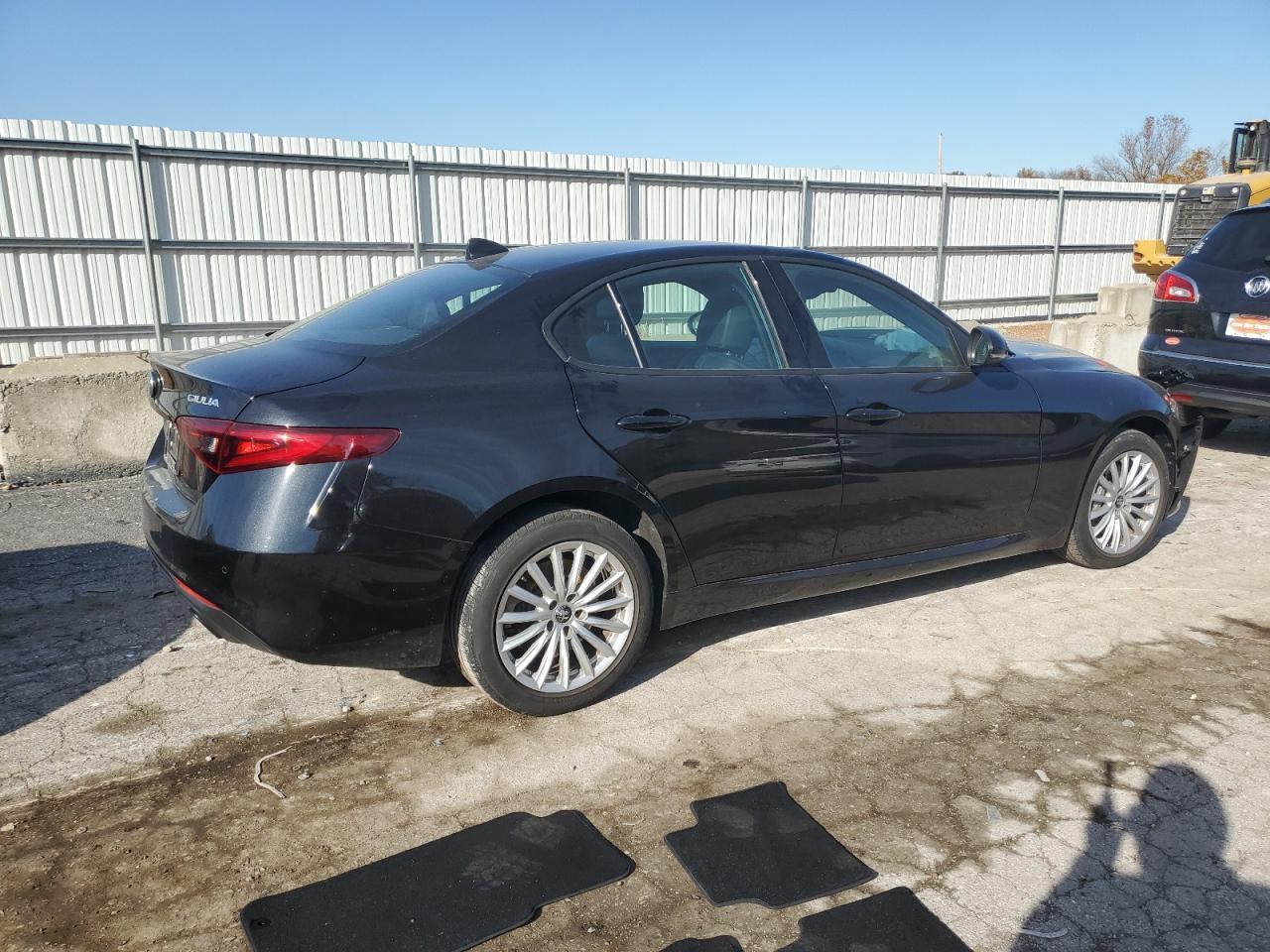 2022 Alfa Romeo Giulia - Image 3