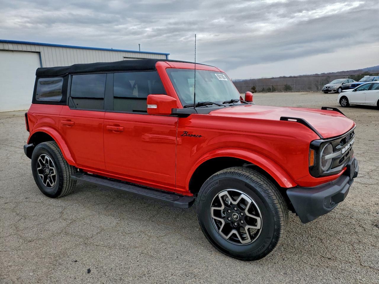 2022 Ford Bronco Base - Image 4