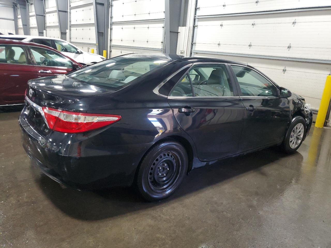 2017 Toyota Camry Le - Фото 3