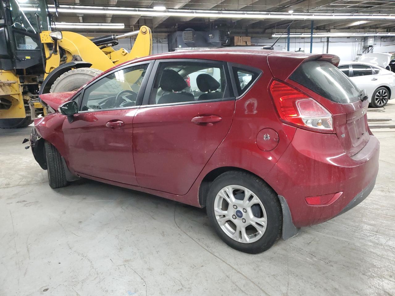 2015 Ford Fiesta Se - Фото 2