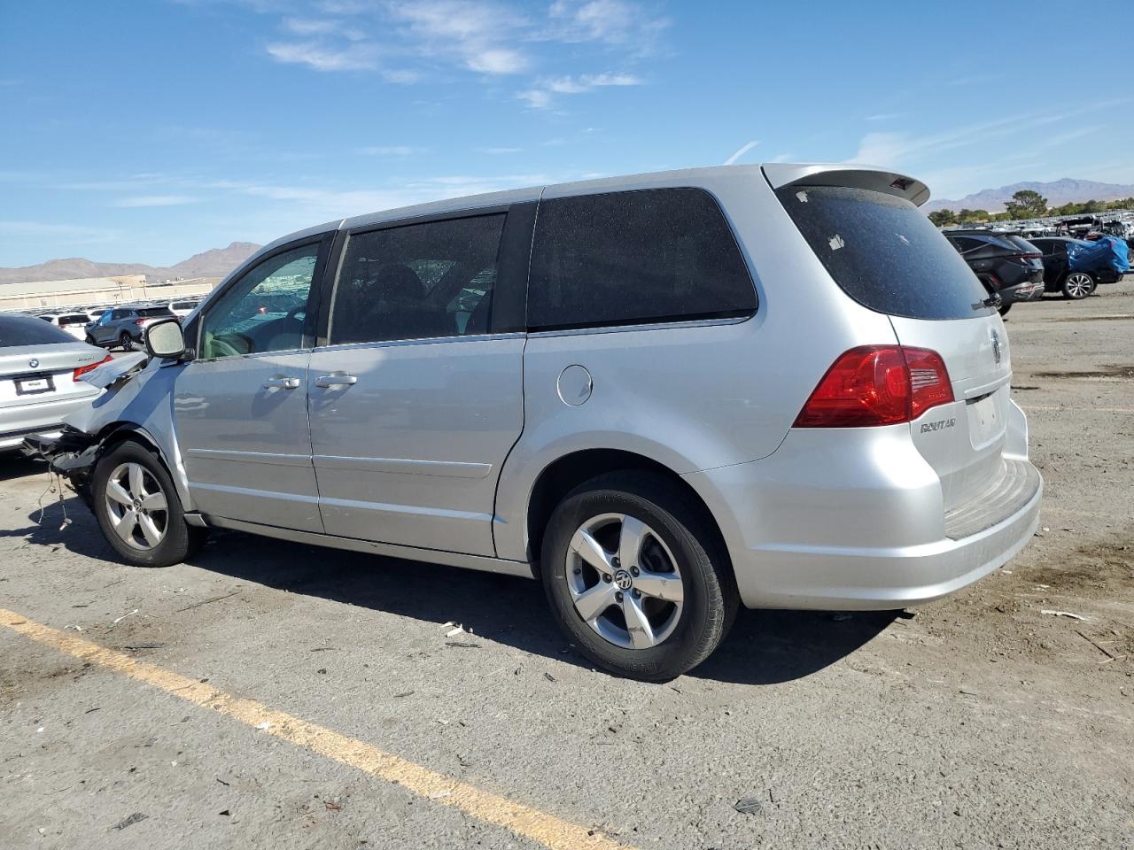2009 Volkswagen Routan Sel - Фото 2