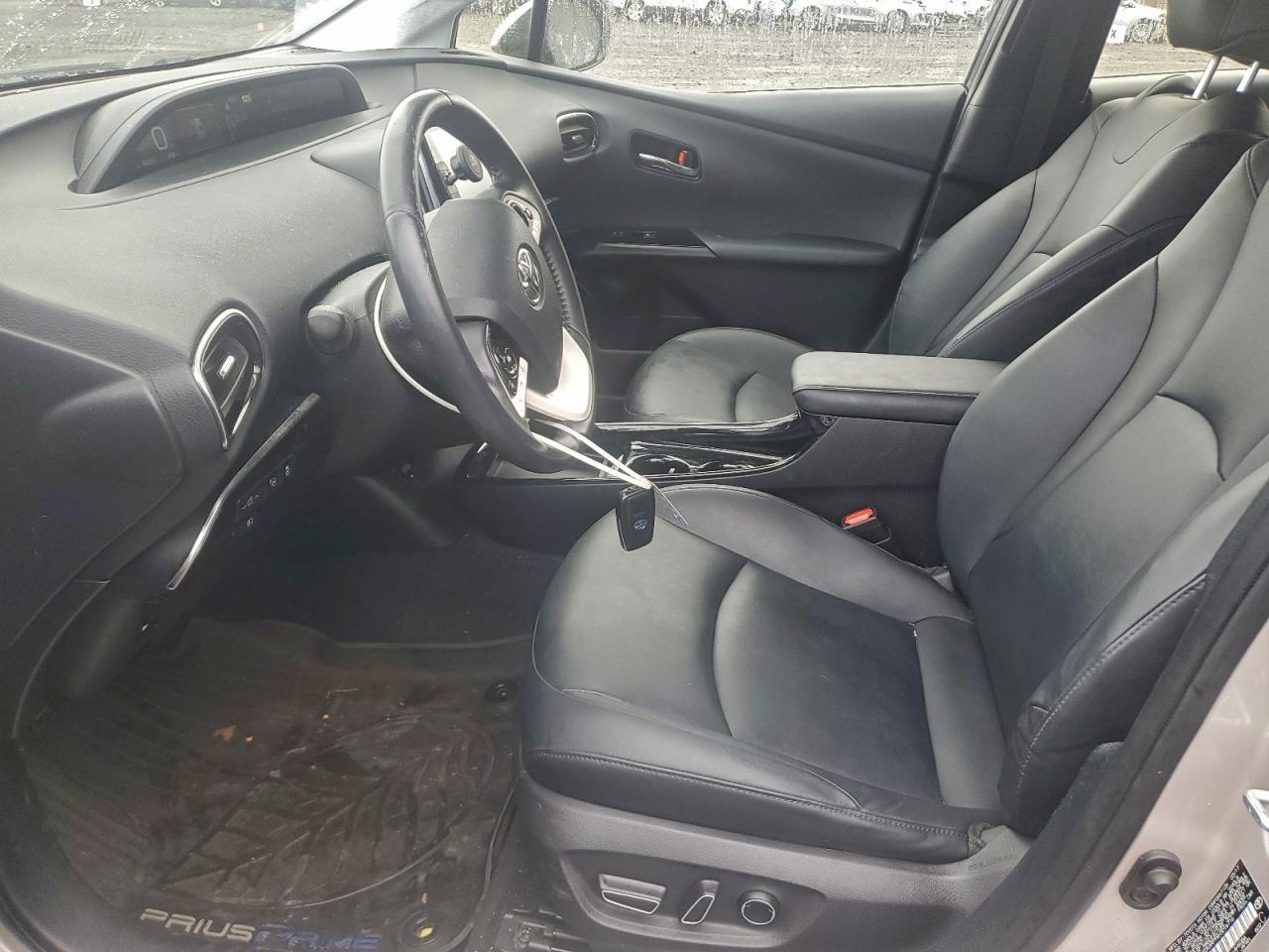 2017 Toyota Prius Prime - Image 7