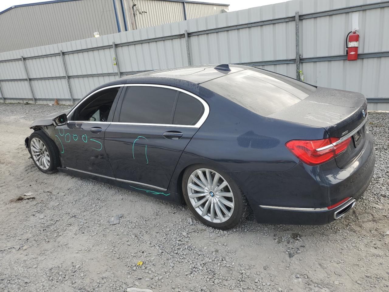2017 BMW 740 Xi - Фото 2