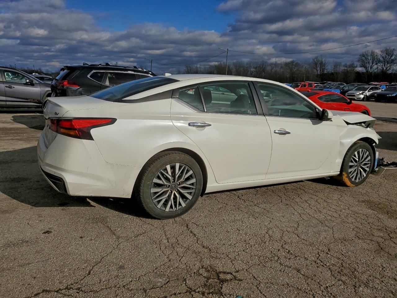 2023 Nissan Altima Sv - Image 3