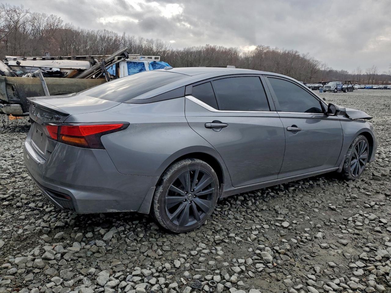 2022 Nissan Altima - Image 3