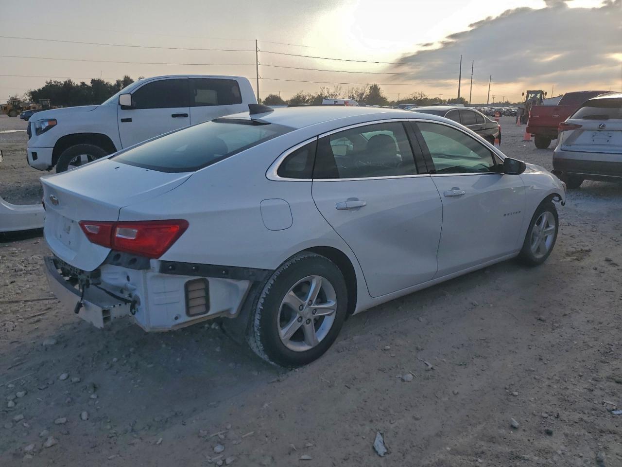 2023 Chevrolet Malibu Ls - Фото 3
