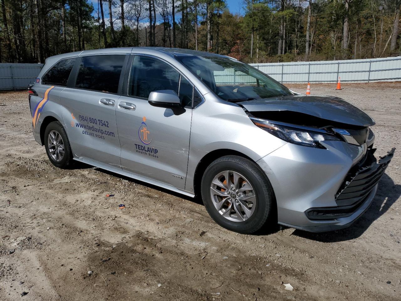 2021 Toyota Sienna Le - Фото 4