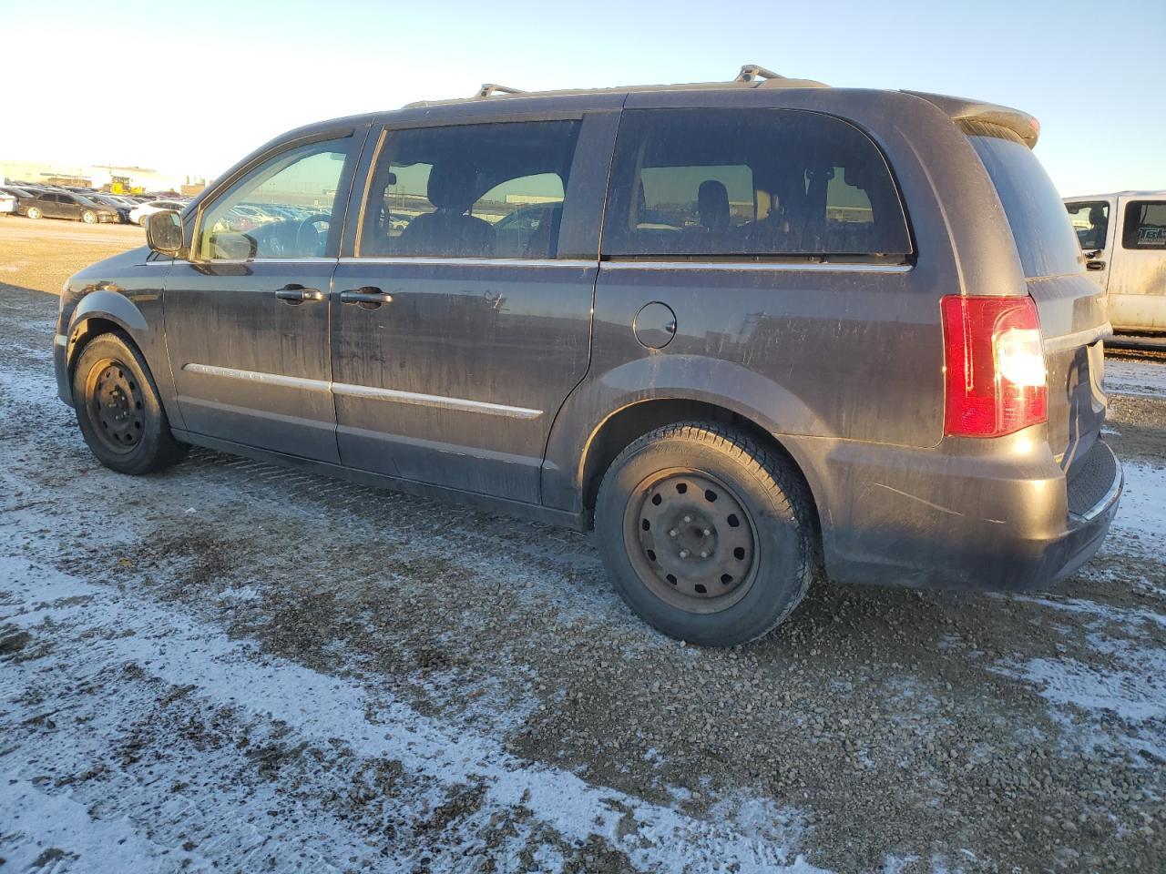 2015 Chrysler Town & Country Touring - Фото 2