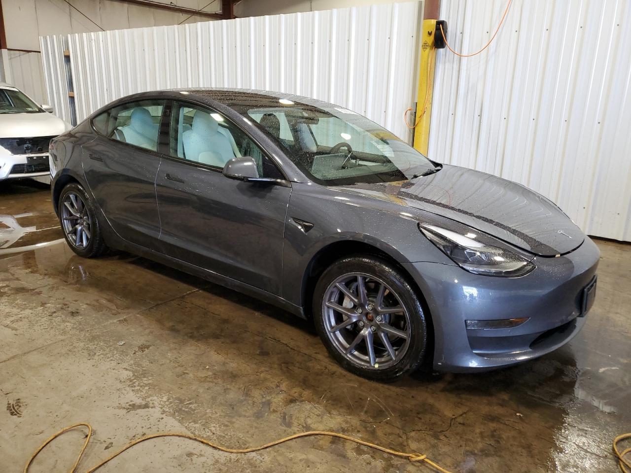 2022 Tesla Model 3 - Фото 4