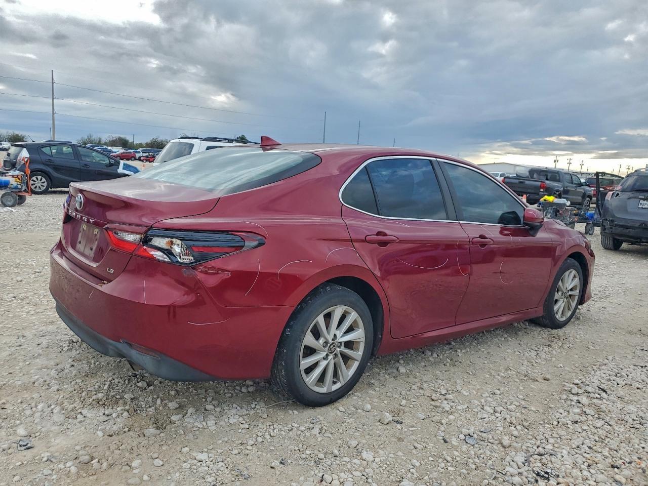 2022 Toyota Camry Le - Фото 3