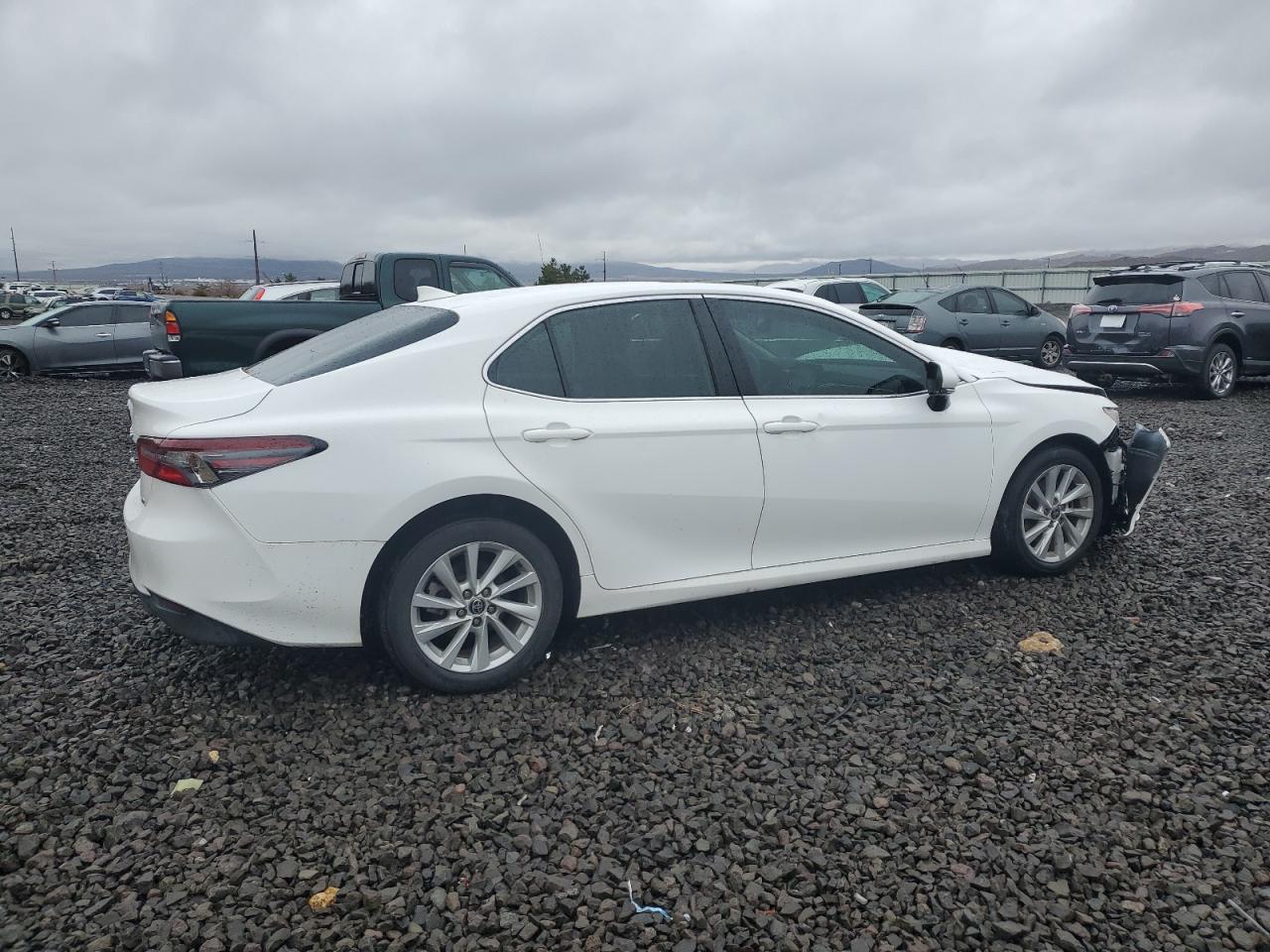 2022 Toyota Camry Le - Фото 3